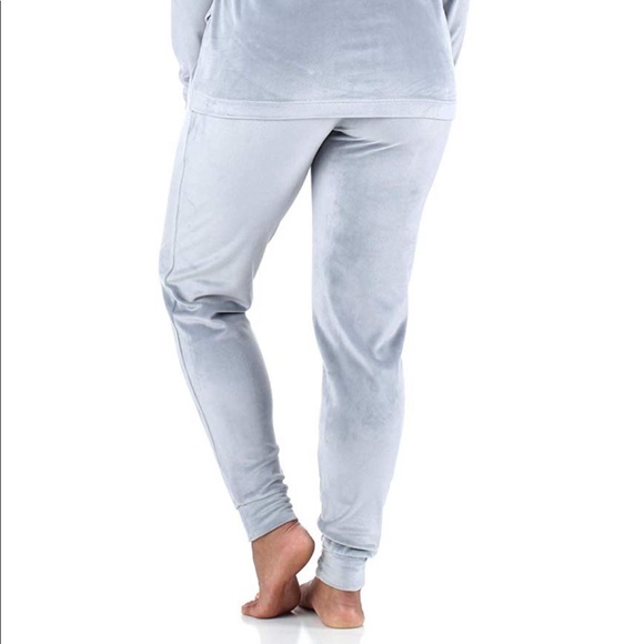 Velour pajamas set now only $5! - Picture 2 of 6